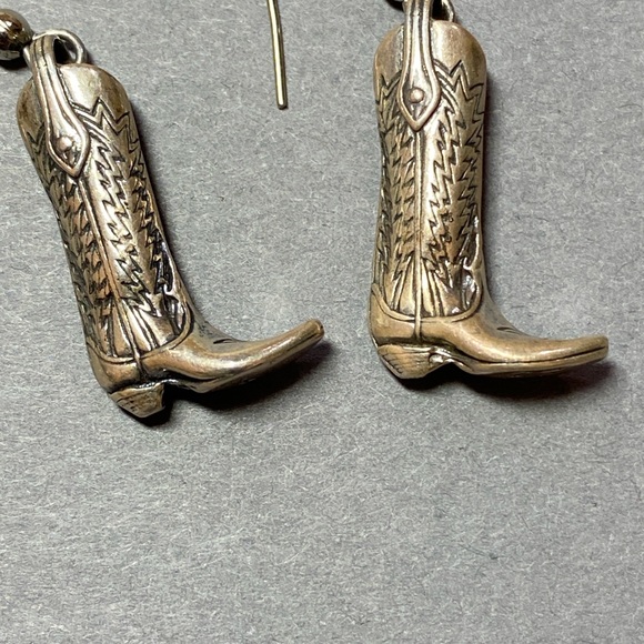Vintage silver cowboy boot earrings - Picture 2 of 5